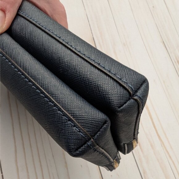 Michael Kors Bucket Bag with Detatchable Crossbody Strap & Matching Wristlet - Picture 7 of 12